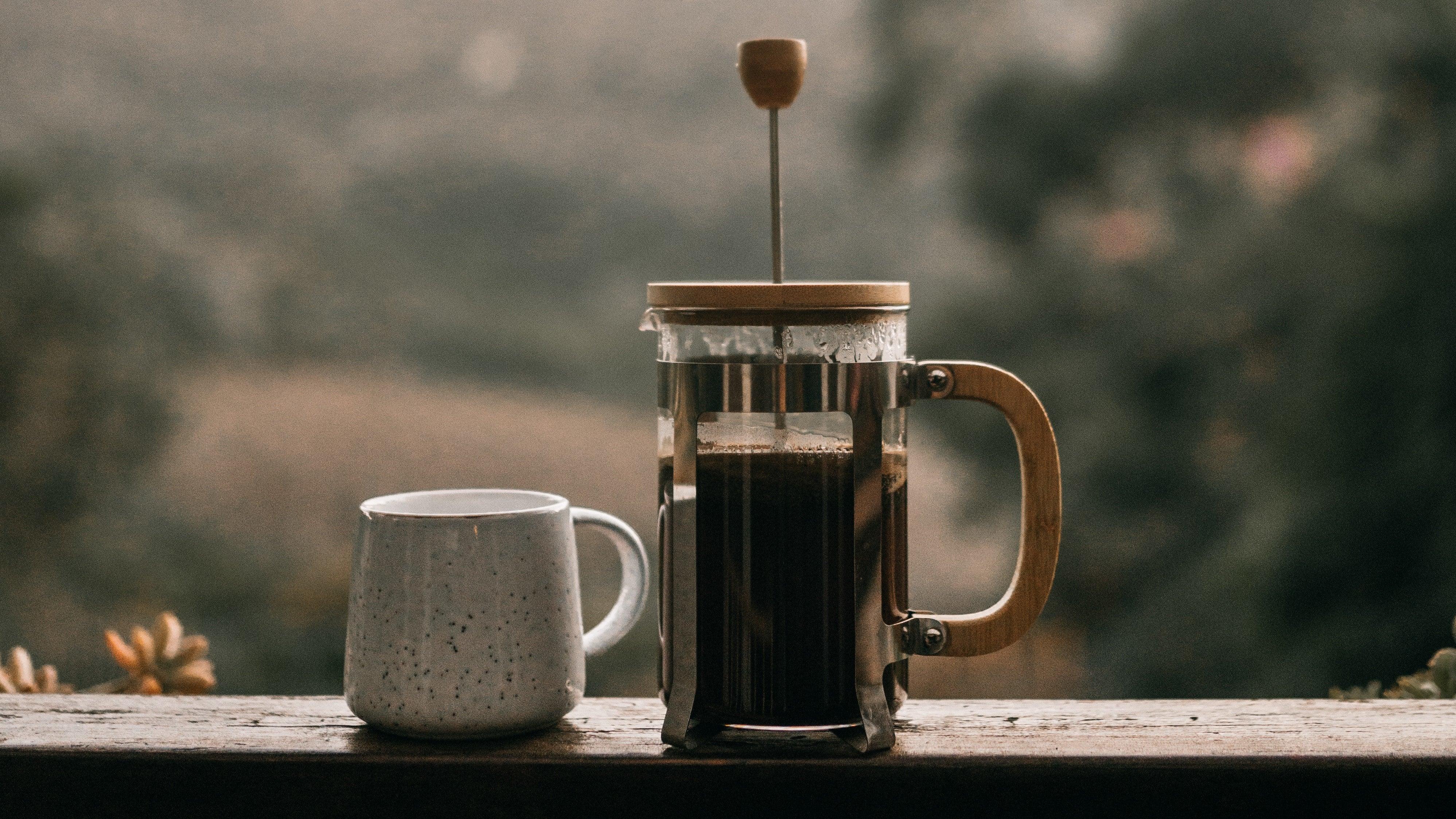 How to Brew Large Batches of Coffee with Chemex or French Press